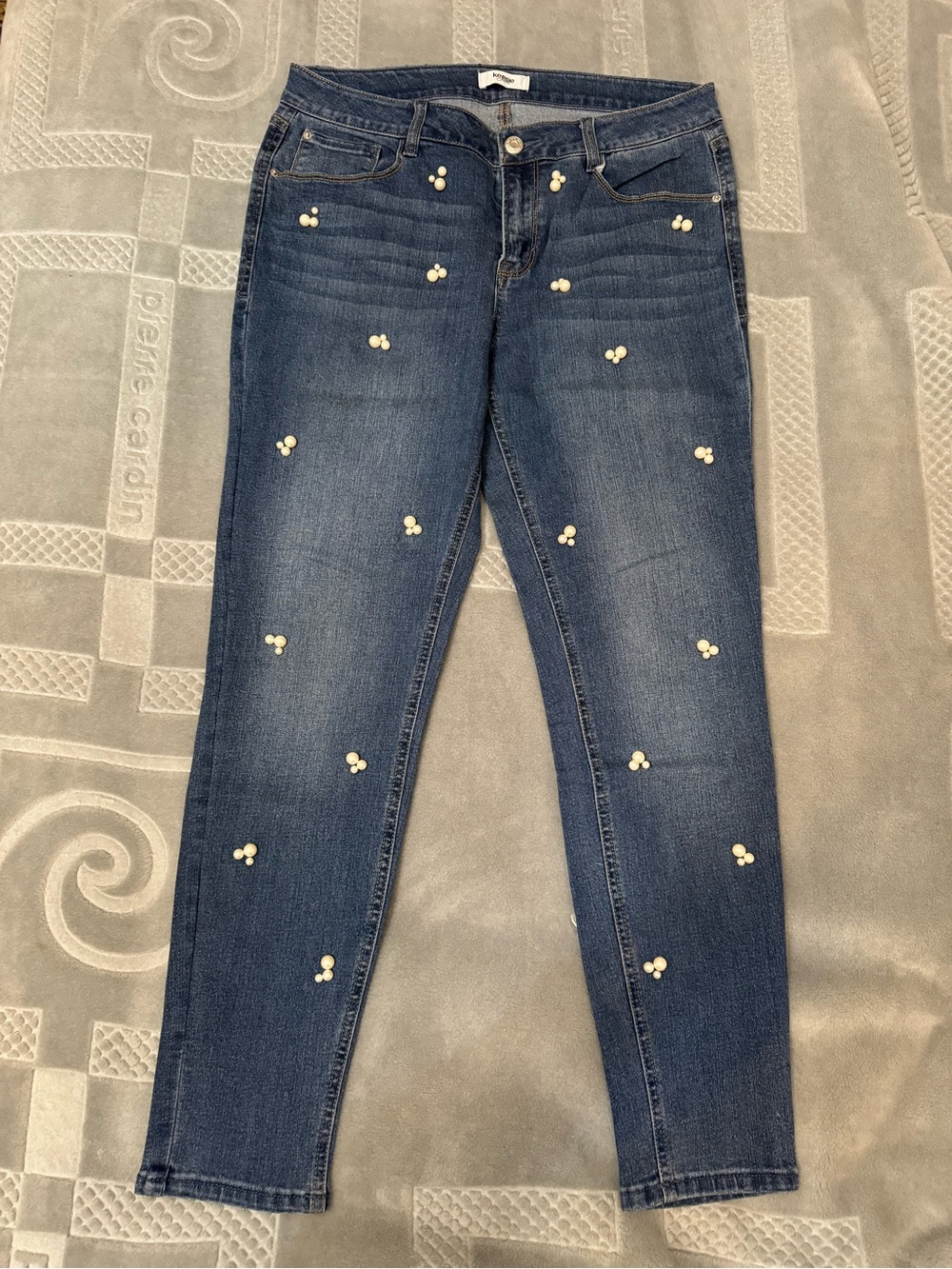 Kensie pearl-embellished skinny jeans